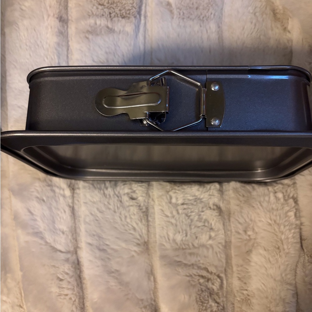 NEW Oblong Spring Form Pan - Picture 2 of 2